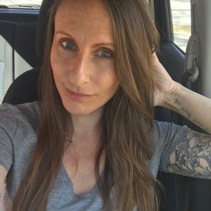 Meet your Posher, Dee dee